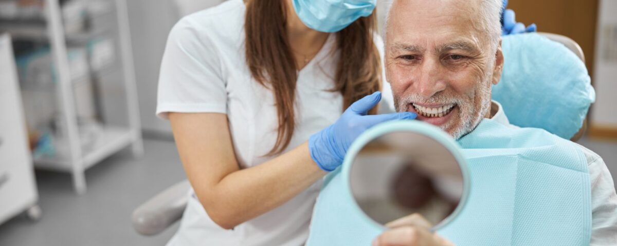 implante dental, un puente o una prótesis dental